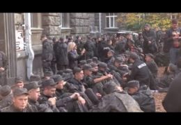 Бойцы Нацгвардии пикетируют администрацию президента Киев 13 октября 2014 года Прямой эфир / Трансляция